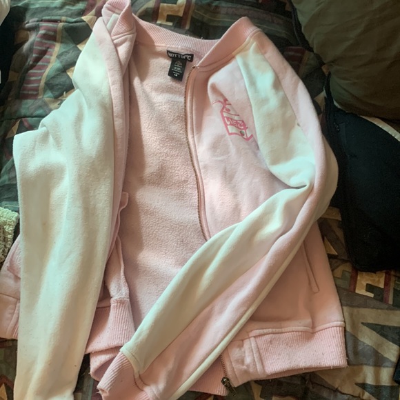 A pink strawberry jacket with pockets - Picture 4 of 5